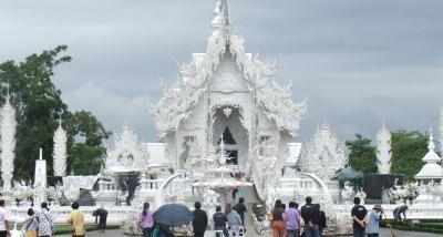 チェンライ「白亜の寺院」