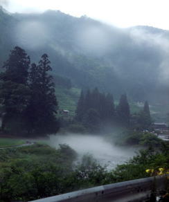 飛騨路の川霧